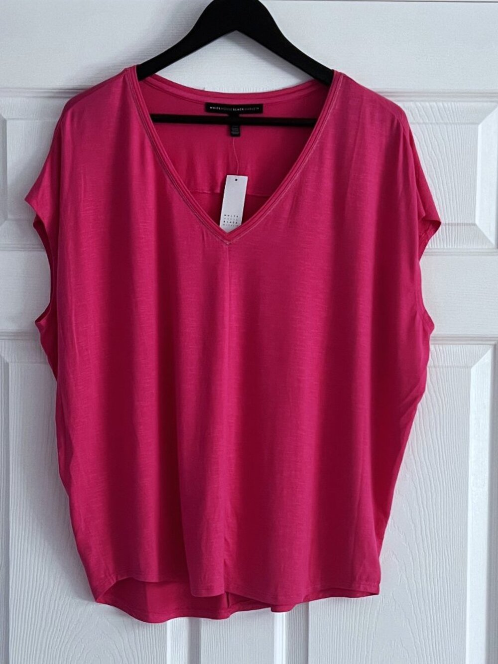 White House Black Market NWT Fuchsia Pink V-Neck Top Size L